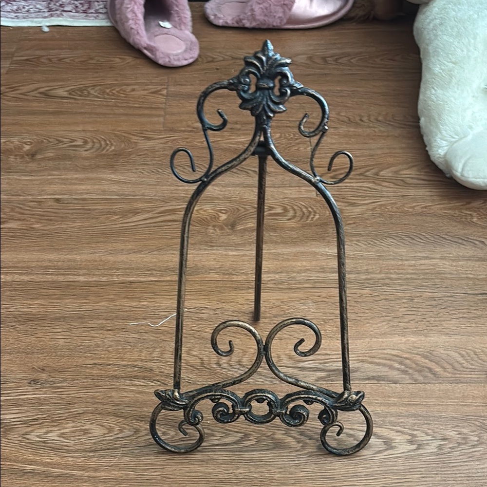 Ornate Black Metal Easel Stand